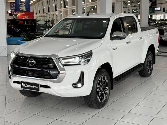 TOYOTA HILUX 2.8 D-4D TURBO DIESEL CD SRX 4X4 AUTOMÁTICO TOYOTA HILUX 2.8 D-4D TURBO DIESEL CD SRX 4X4 AUTOMÁTICO